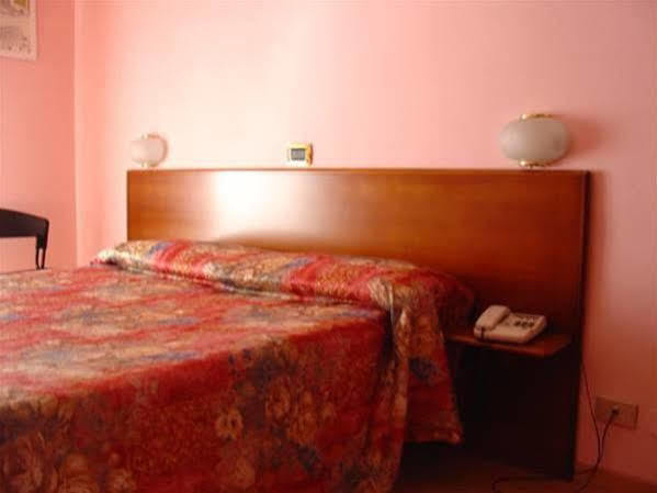 Domus Hotel Alessandria Zewnętrze zdjęcie